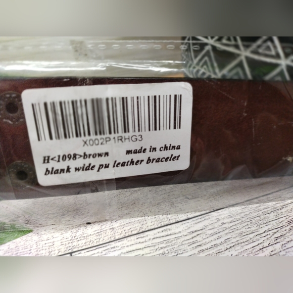 Men's Wide Brown Leather Wristband Cuff Bracelet - Picture 4 of 7